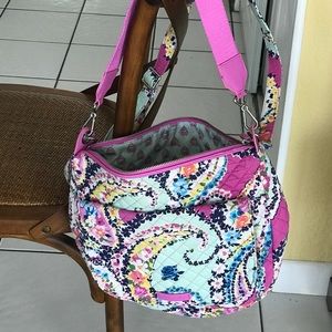 Price reduced! Vera Bradley Carson handbag in Wildflower Paisley Exc Cond.
